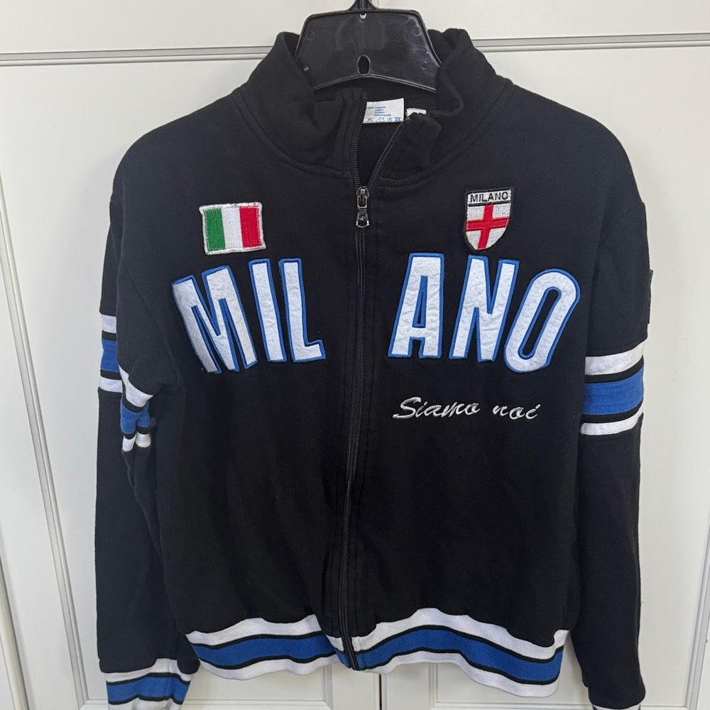 Italy zip up jacket purchased in Italy youth Large